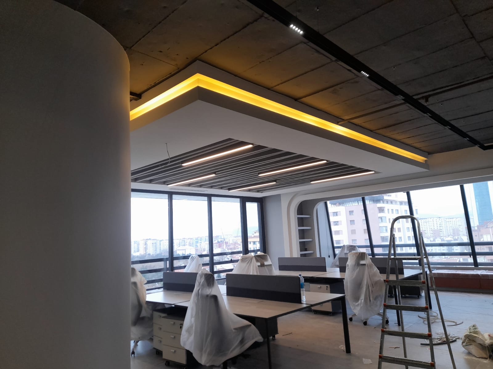 Ofis tavan aydınlatma kurulumu